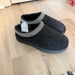 WOMEN'S MAKALU AMARA SLIPPER CLOGS